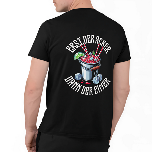 Erst der Acker dann der Eimer Rückseite | Premium T Shirt