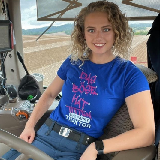 Das Böse hat Titten und fährt Traktor | Premium T Shirt Frauen